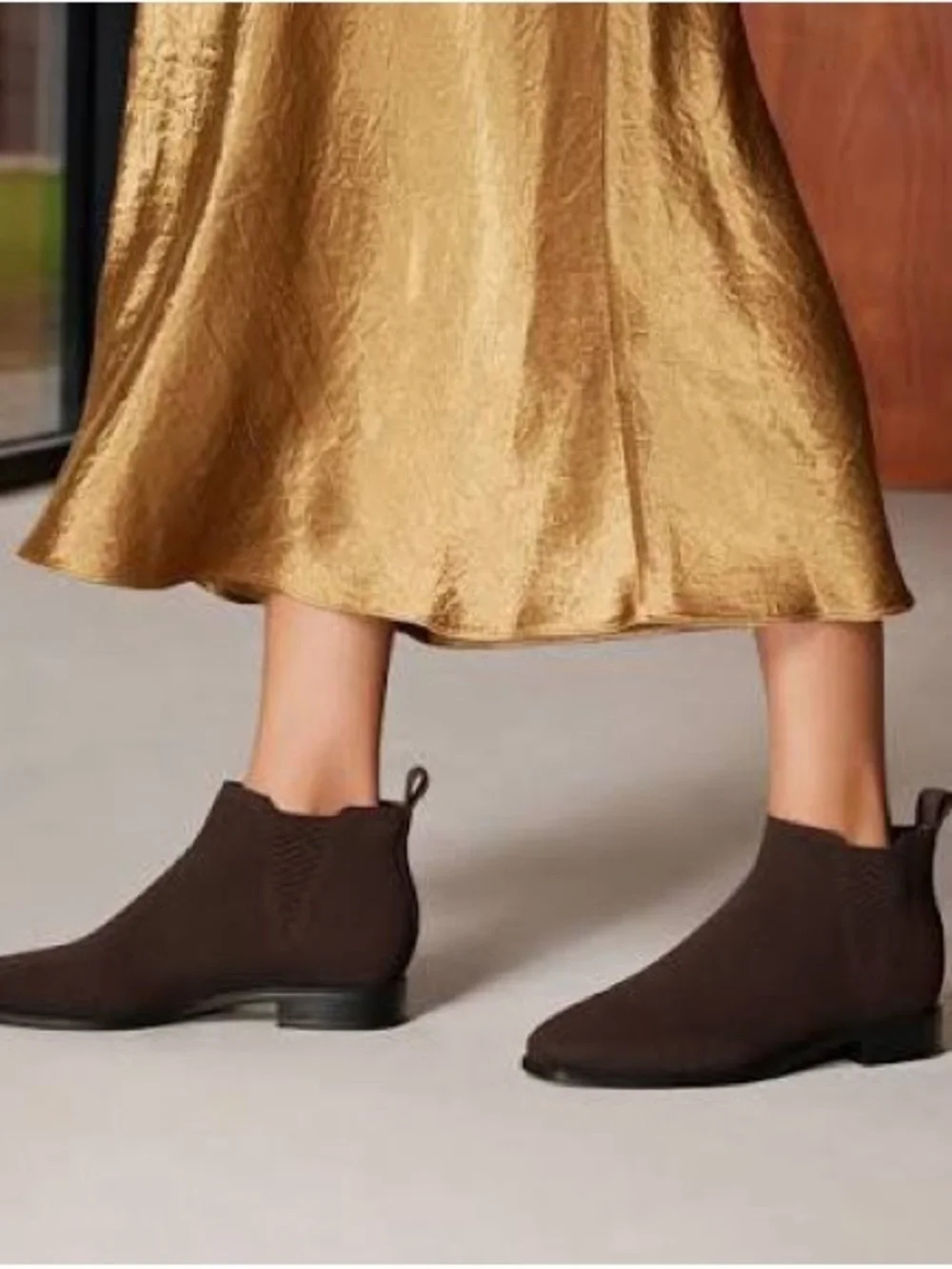 Vivaia Chelsea Boots